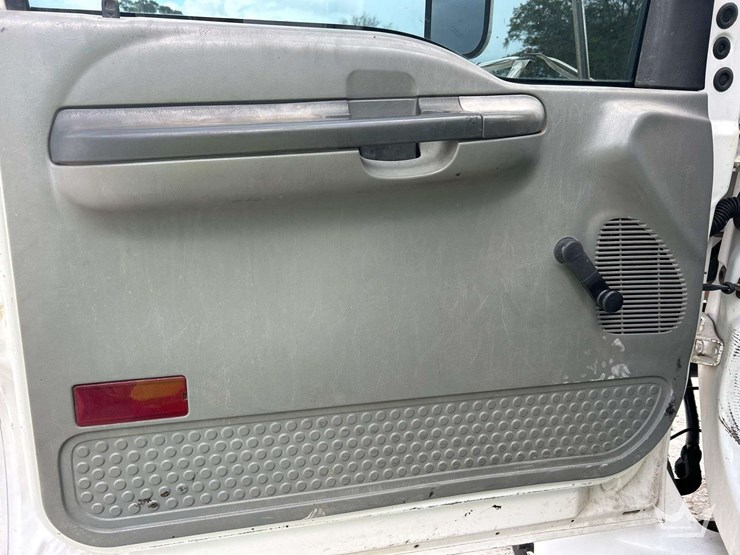 2002-ford-f650-image-12