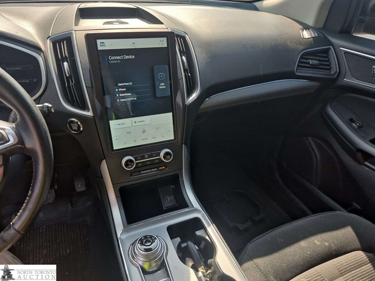 2021-ford-edge-image-15