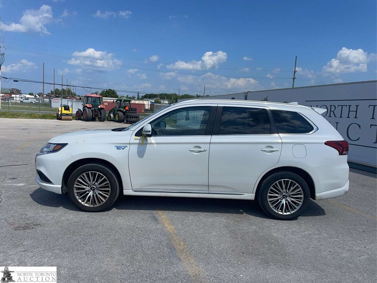 2022-mitsubishi-outlander-image-8