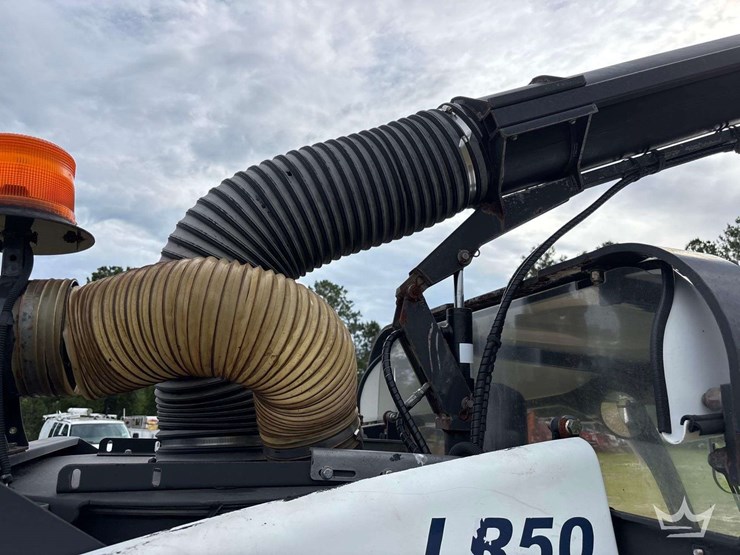 2017-madvac-lr50t-ride-on-litter-vacuum-image-16