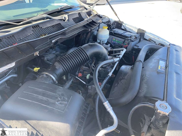 2016-dodge-1500-image-35