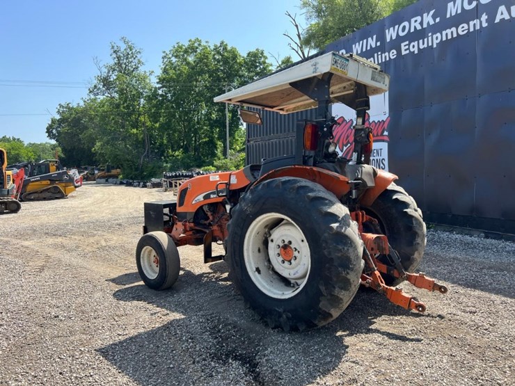 new-holland-tn70a-image-4