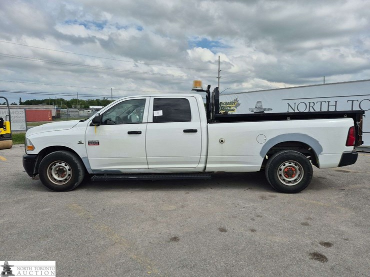 2012-dodge-3500-image-8
