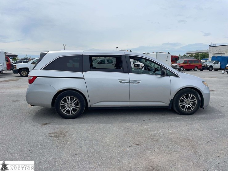 2011-honda-odyssey-image-4