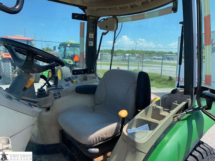 john-deere-3520-image-10