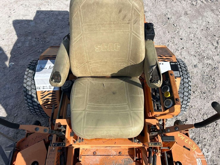 2002-scag-turf-tiger-61in.-zero-turn-commercial-mower-image-33