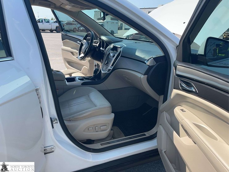 2011-cadillac-srx-image-18