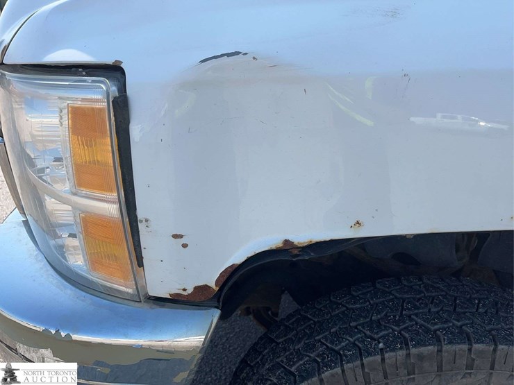 2012-chevrolet-silverado-3500hd-image-26