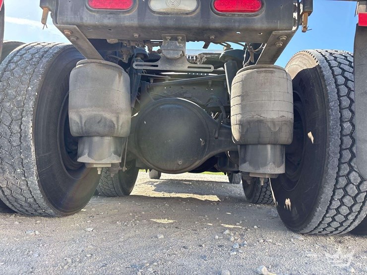 2018-peterbilt-579-image-47