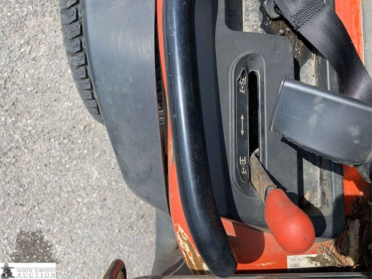 2011-kubota-f3080-image-18