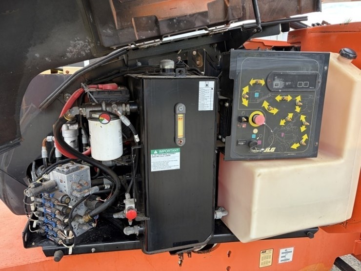 2016-jlg-600aj-image-11