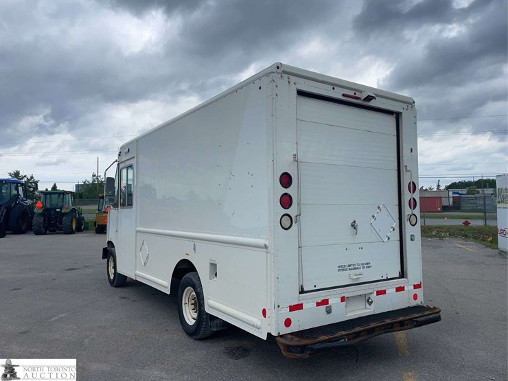 2011-ford-e-series-s/a-step-van-image-7