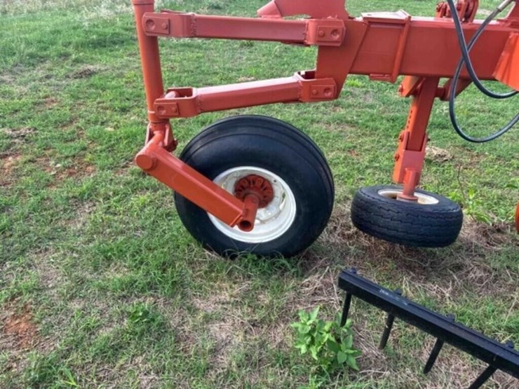 blanchat-9-bottom-plow-image-6