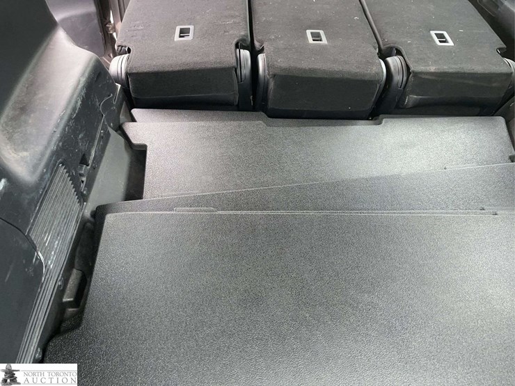2020-ford-explorer-image-17