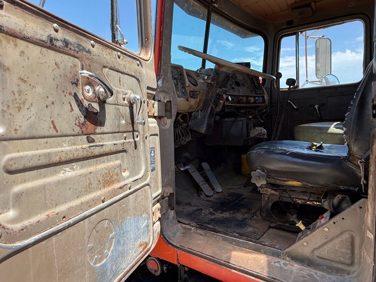 1986-mack-r686st-image-12
