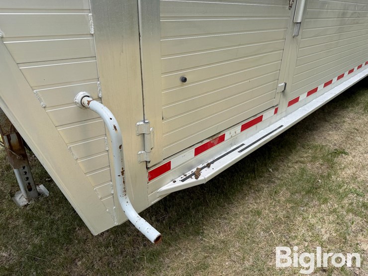 2020-hillsboro-32'-tri/a-aluminum-livestock-trailer-image-19