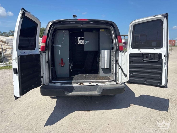 2014-chevrolet-express-2500-image-17