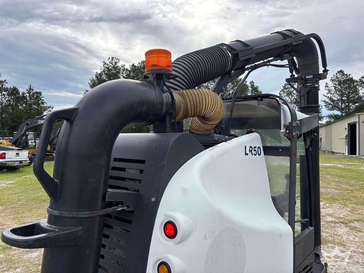 2017-madvac-lr50t-ride-on-litter-vacuum-image-35