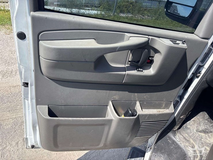 2014-chevrolet-express-2500-image-11