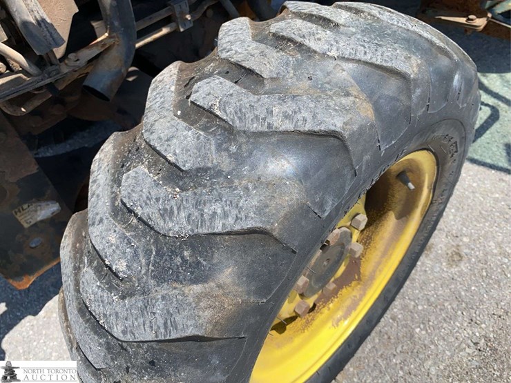 john-deere-3520-image-21