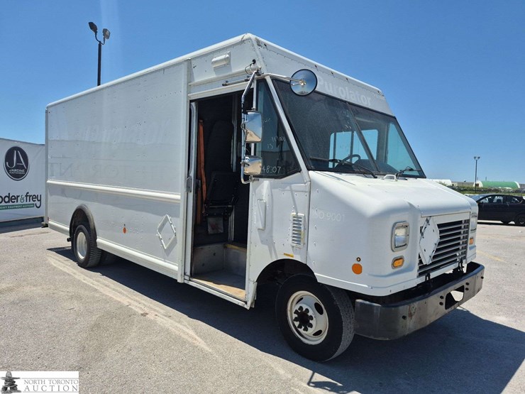2013-ford-e-series-s/a-step-van-image-3