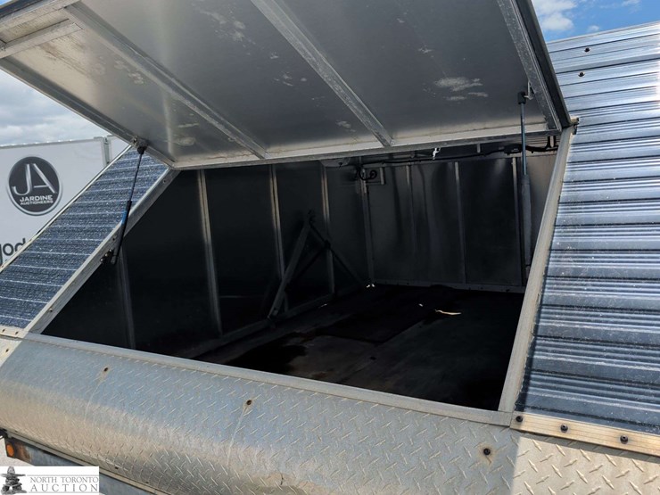 2013-l&b-moore-s/a-enclosed-trailer-image-15