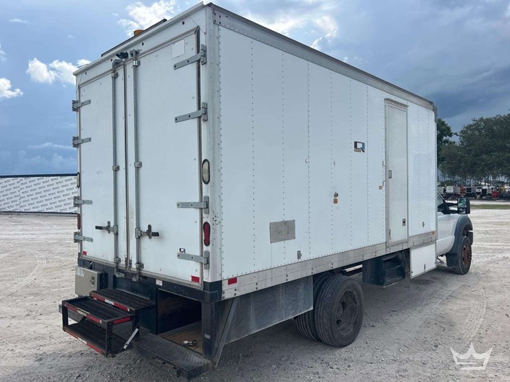 2015-ford-f550-image-3