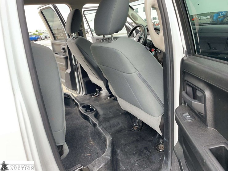 2014-dodge-1500-image-19