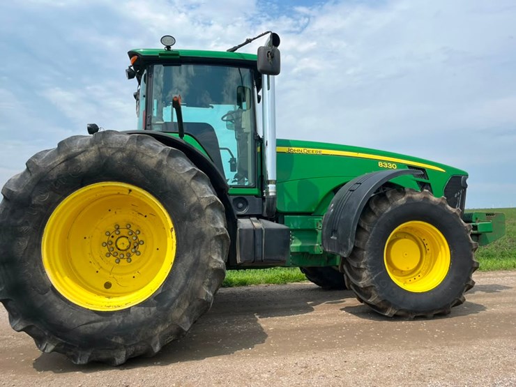 john-deere-8330-image-13