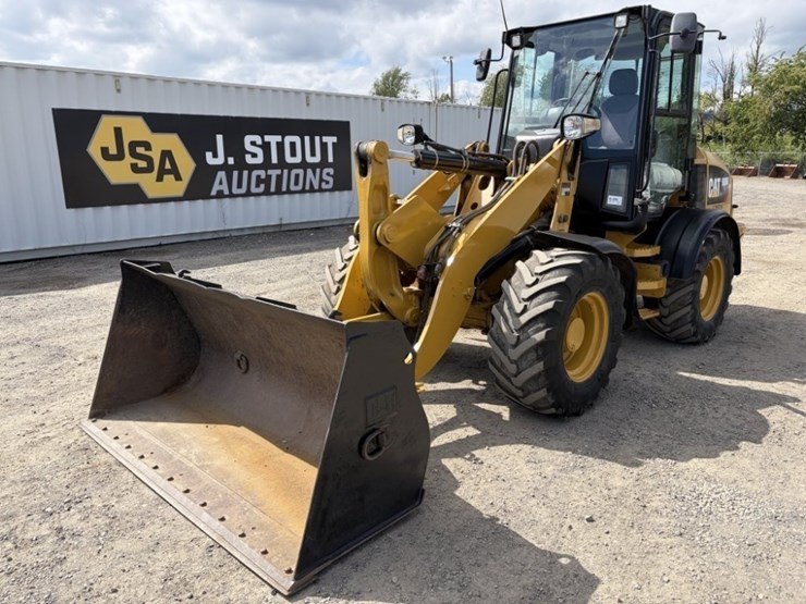 2016-caterpillar-908m-image-1