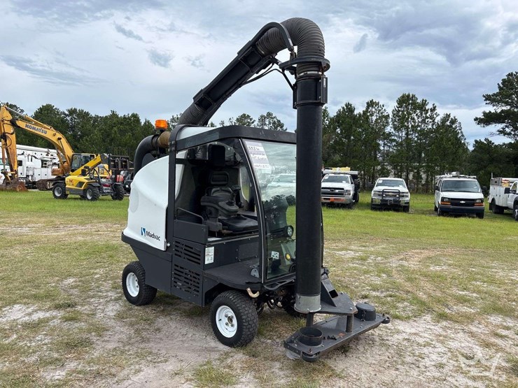 2017-madvac-lr50t-ride-on-litter-vacuum-image-5