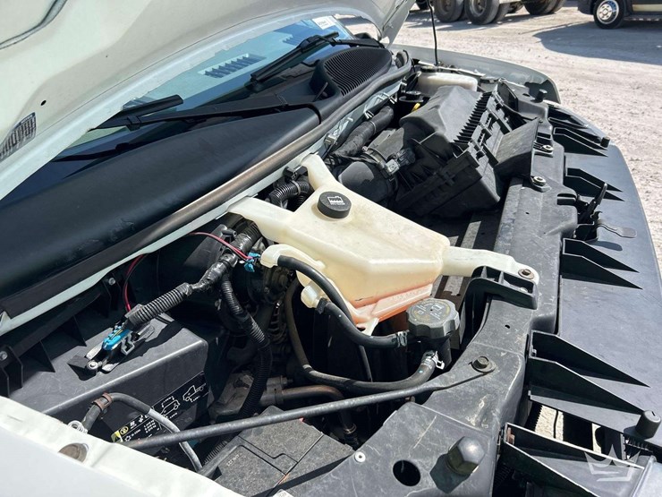 2023-chevrolet-express-2500-image-9