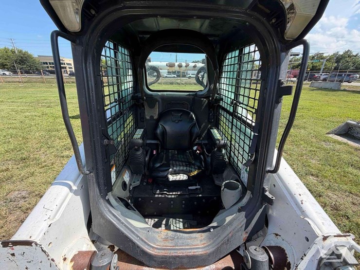 2015-bobcat-t750-image-20