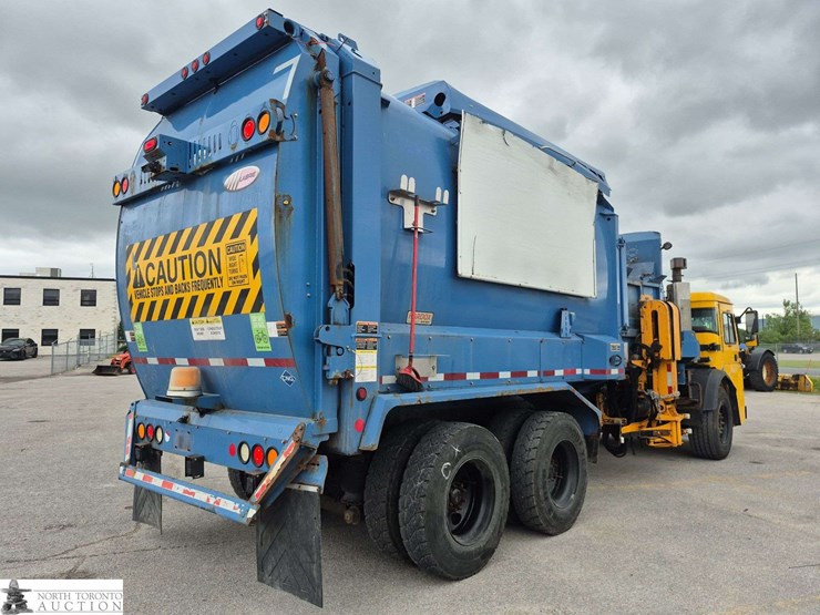 2018-mack-lr633-t/a-refuse-truck-image-5