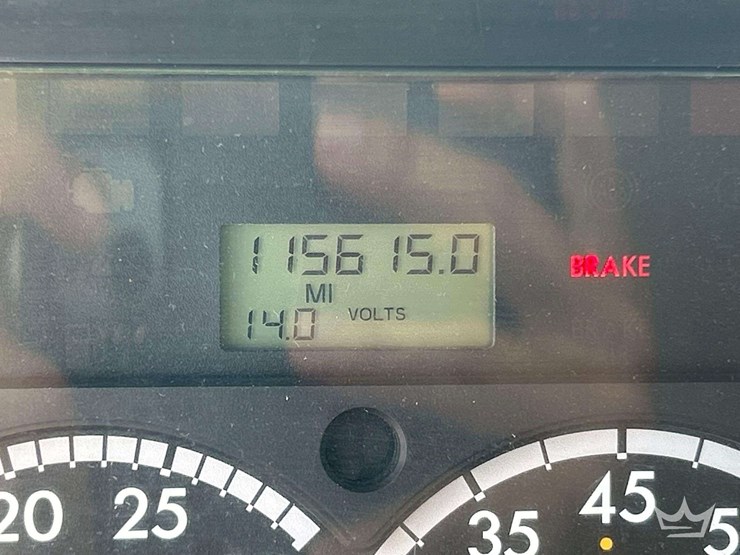 2015-freightliner-m2-106-image-6