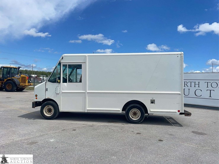2009-ford-e-series-s/a-step-van-image-8
