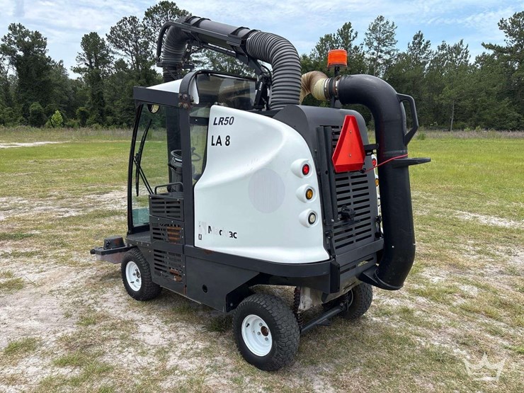 2019-madvac-lr50-ride-on-litter-vacuum-image-6