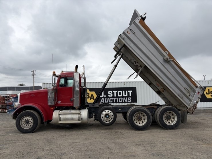2014-peterbilt-367-image-35
