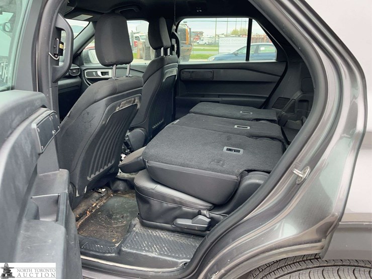 2020-ford-explorer-image-13