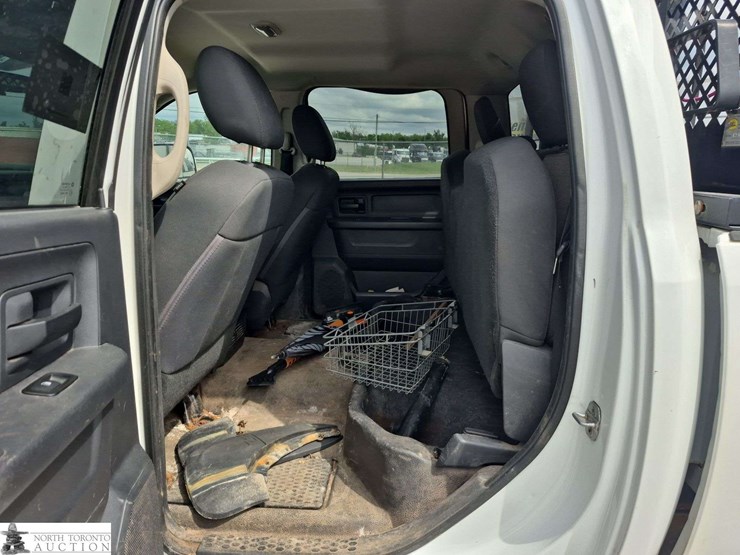 2012-dodge-3500-image-21