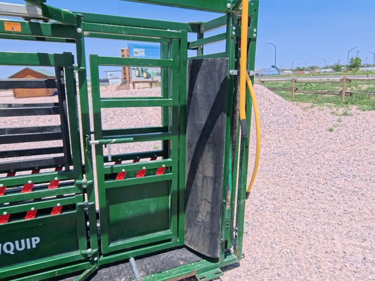 #1073-•-2019-arrow-quip-8600-cattle-chute-image-28