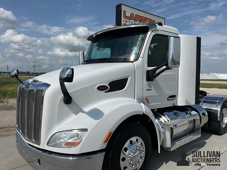 2016-peterbilt-579-image-9