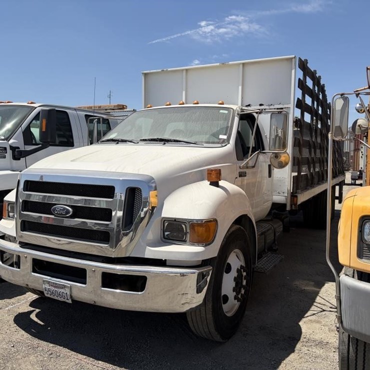 2012 FORD F650