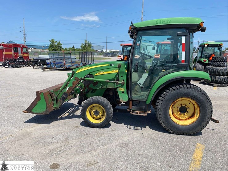 john-deere-3520-image-8