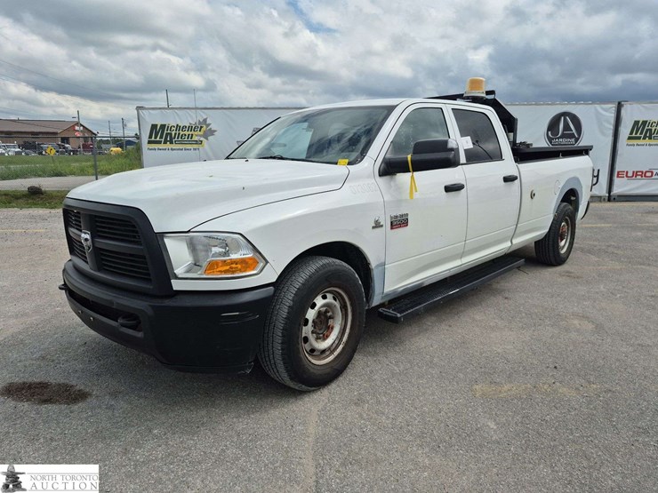 2012-dodge-3500-image-1