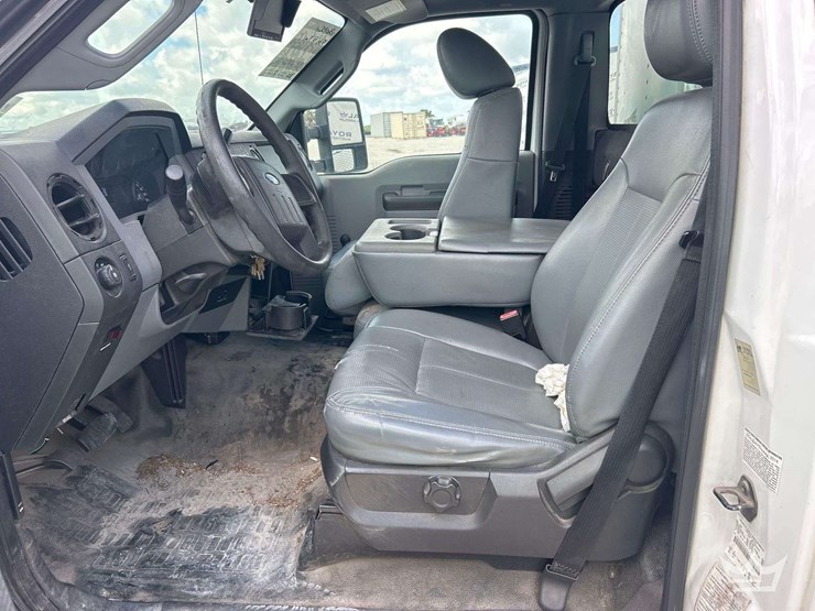 2015-ford-f550-image-36
