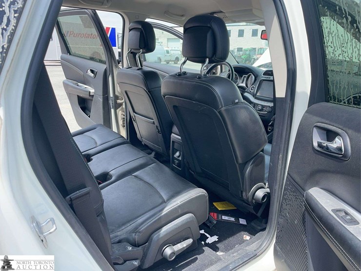 2012-dodge-journey-image-19