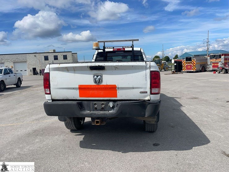 2016-dodge-3500-image-6