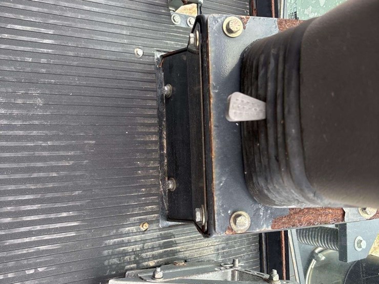 2019-madvac-lr50-ride-on-litter-vacuum-image-60