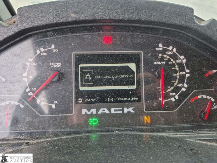 2018-mack-lr633-t/a-refuse-truck-image-15